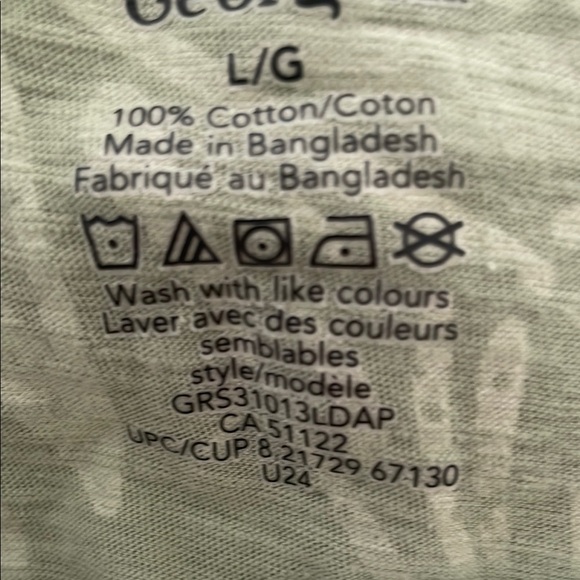 Green Leaf Print V-Neck Women's Top - Picture 5 of 5